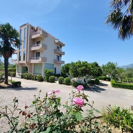 Radhimë Hotel Dini מראה חיצוני תמונה