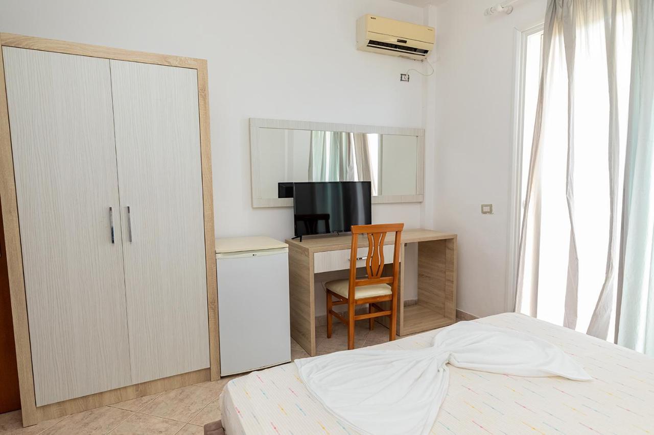 Radhimë Hotel Dini מראה חיצוני תמונה