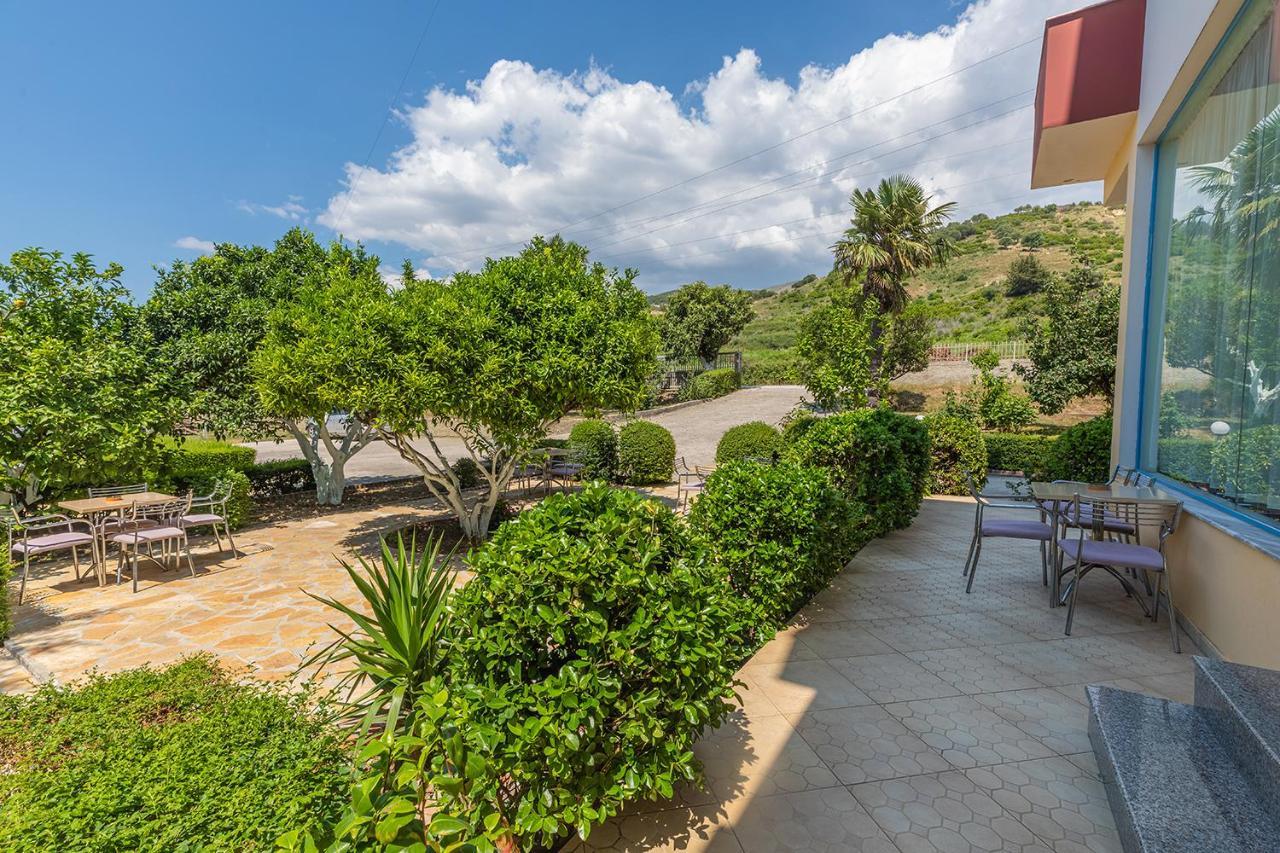Radhimë Hotel Dini מראה חיצוני תמונה