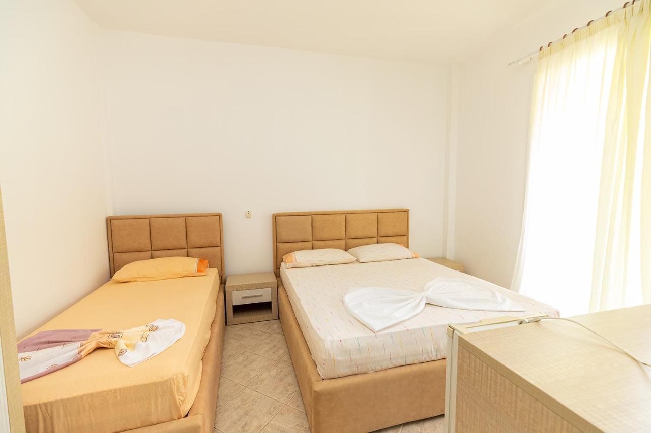 Radhimë Hotel Dini מראה חיצוני תמונה
