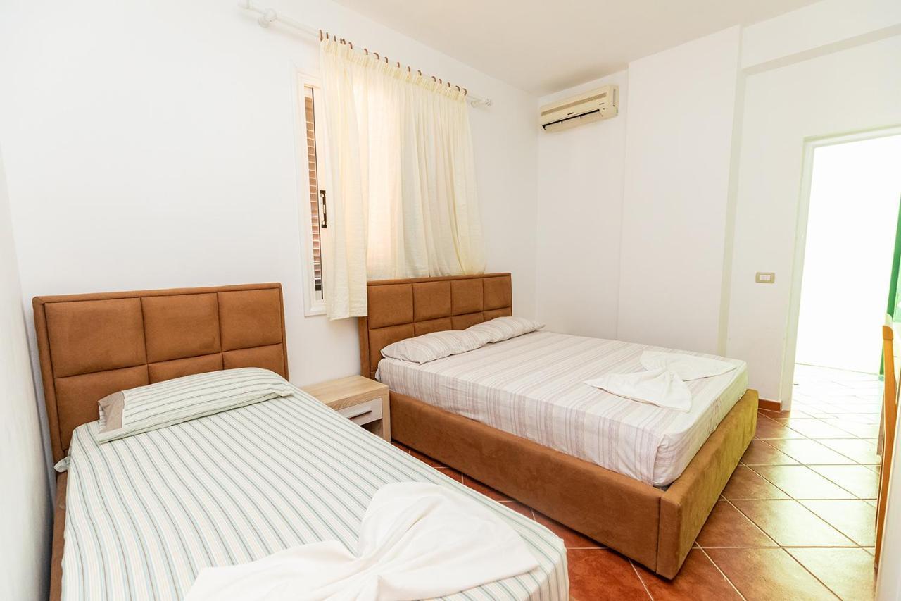 Radhimë Hotel Dini מראה חיצוני תמונה