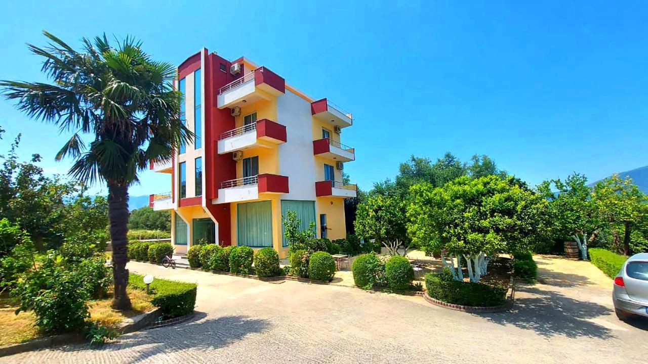 Radhimë Hotel Dini מראה חיצוני תמונה