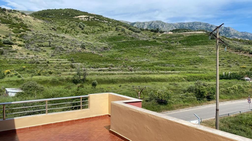 Radhimë Hotel Dini מראה חיצוני תמונה
