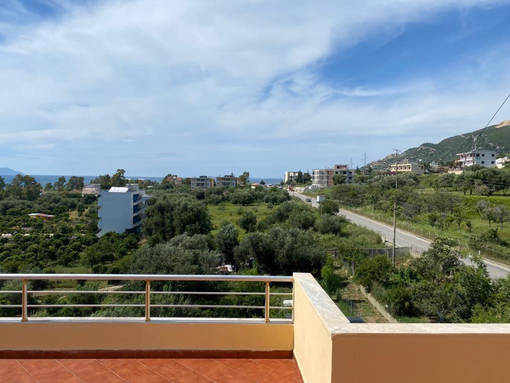Radhimë Hotel Dini מראה חיצוני תמונה