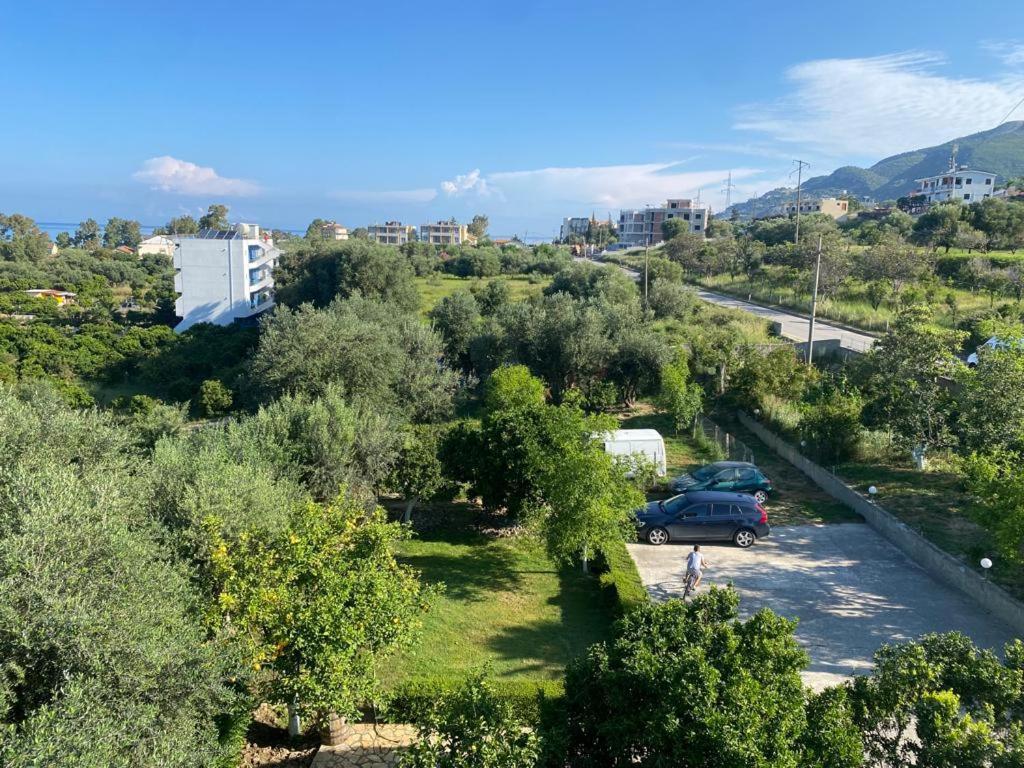 Radhimë Hotel Dini מראה חיצוני תמונה