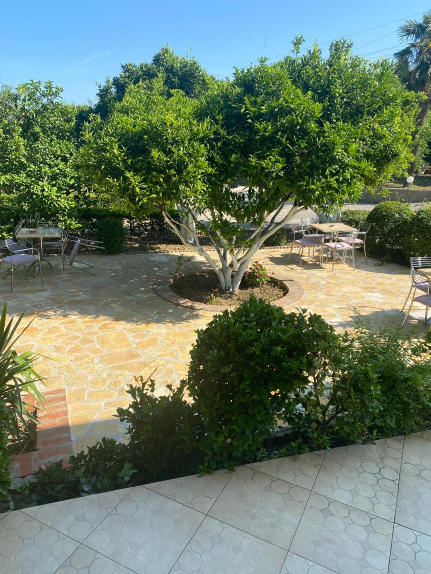 Radhimë Hotel Dini מראה חיצוני תמונה