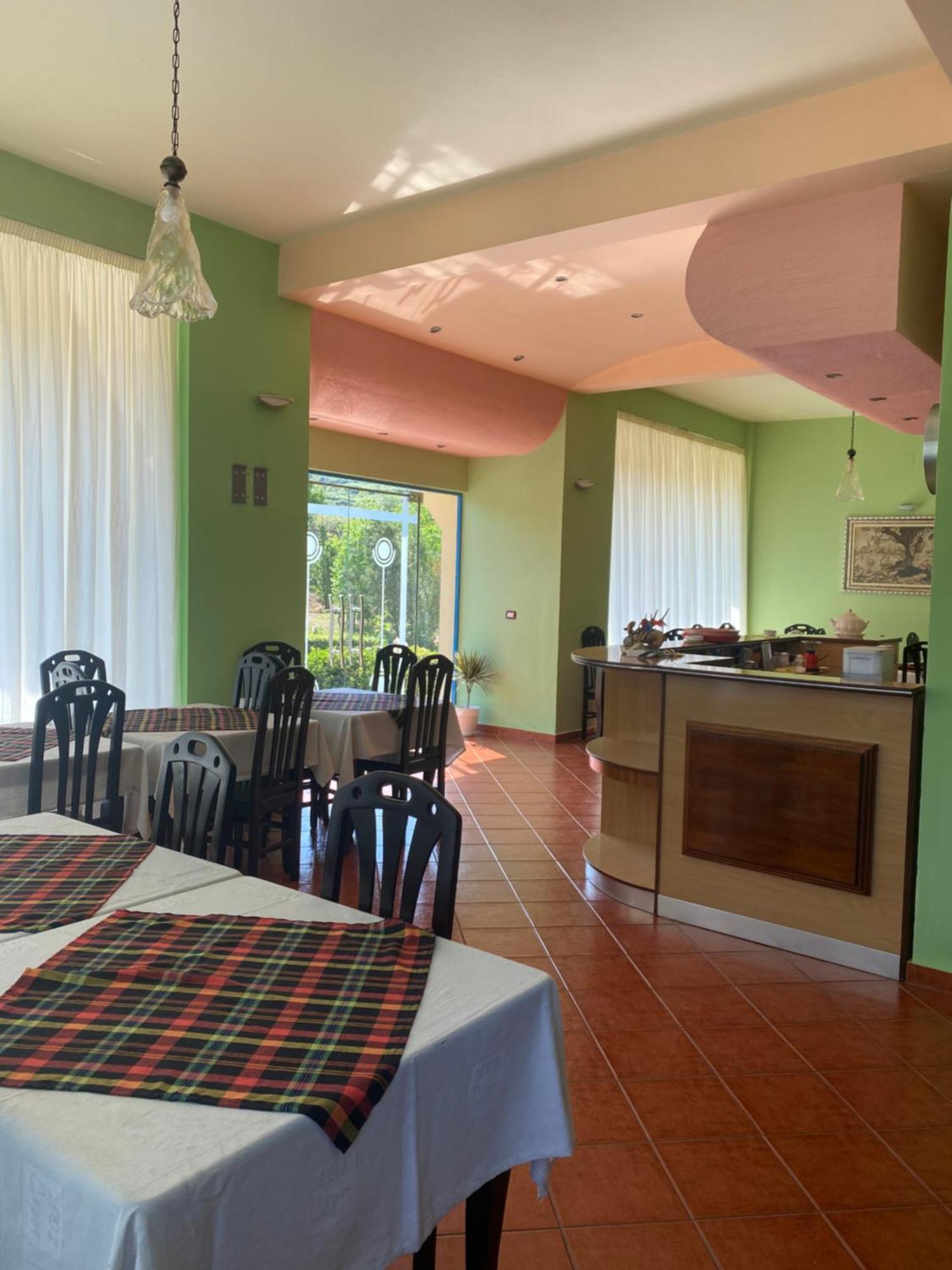 Radhimë Hotel Dini מראה חיצוני תמונה