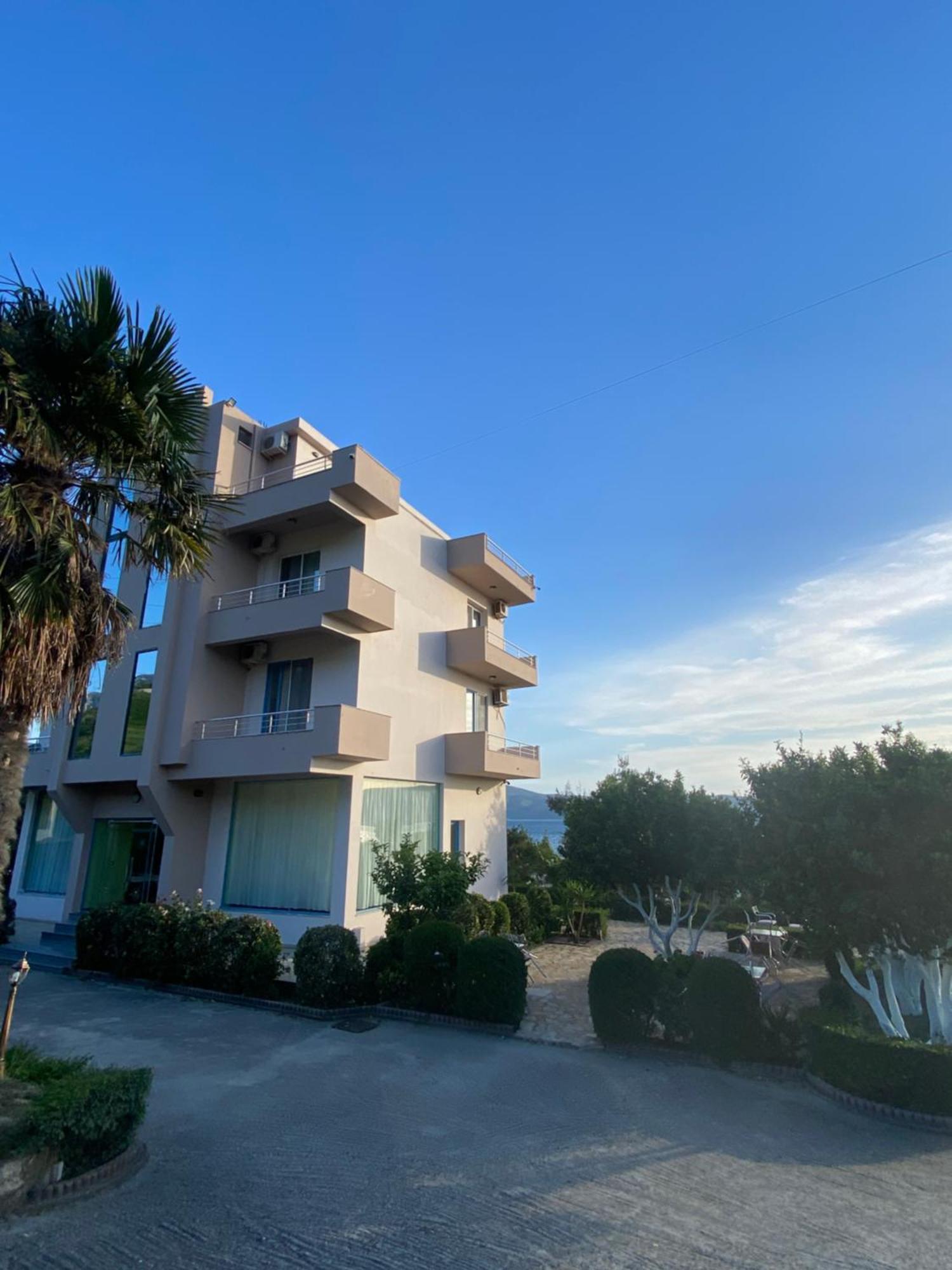 Radhimë Hotel Dini מראה חיצוני תמונה