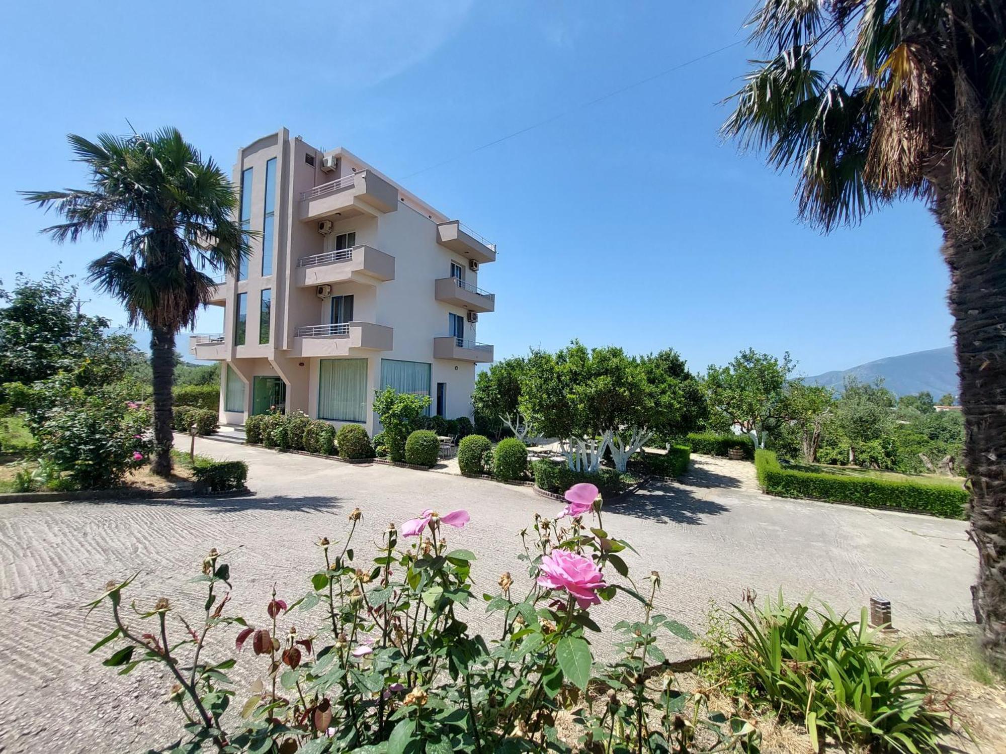 Radhimë Hotel Dini מראה חיצוני תמונה