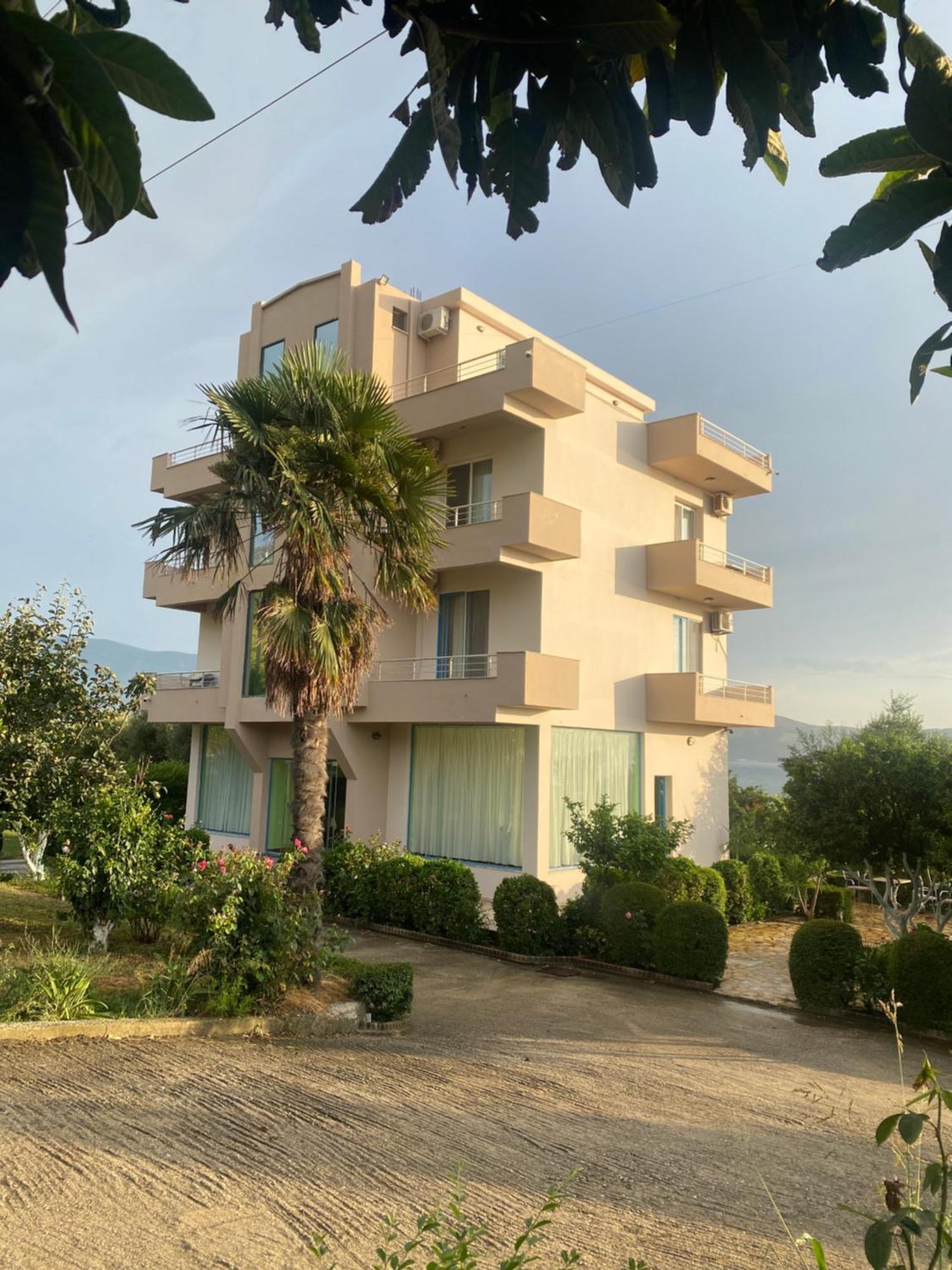 Radhimë Hotel Dini מראה חיצוני תמונה